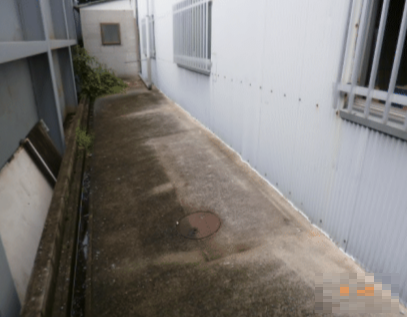 5S 整理 風よけの囲い 撤去廃棄後 工場裏 改善後 建屋外